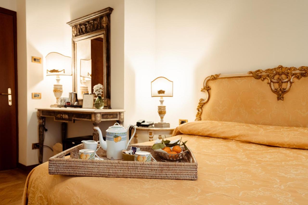 Hotel Palazzo Alexander Lucca Luaran gambar
