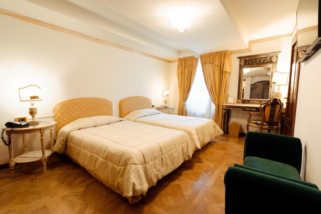 Hotel Palazzo Alexander Lucca Luaran gambar