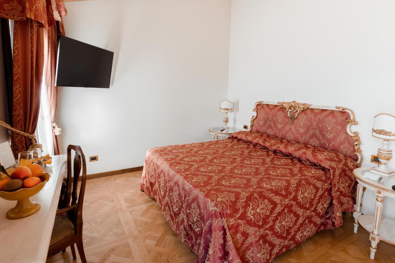 Hotel Palazzo Alexander Lucca Luaran gambar