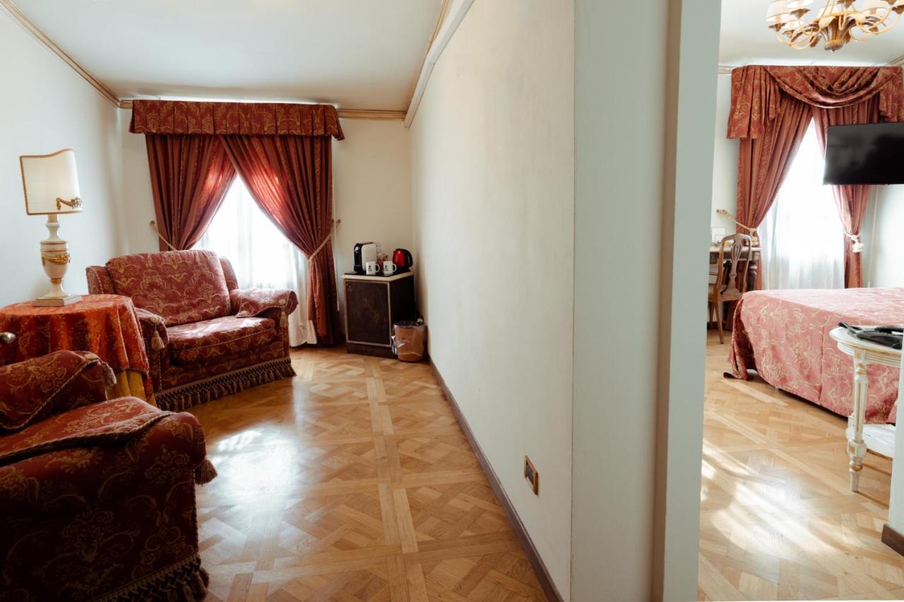 Hotel Palazzo Alexander Lucca Luaran gambar